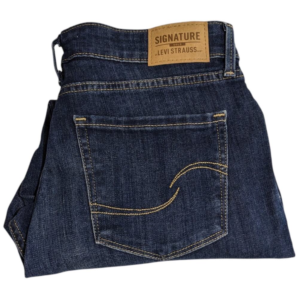 Signature Gold Levis Mid Rise Capri Jeans Womens Size 6 w28 Blue Denim (31x23)